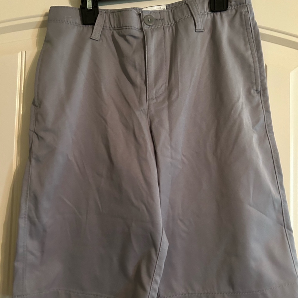 Light gray heat gear under armour boys shorts